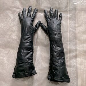 Vintage Bloomingdale’s Leather/Silk lined Elbow length Gloves